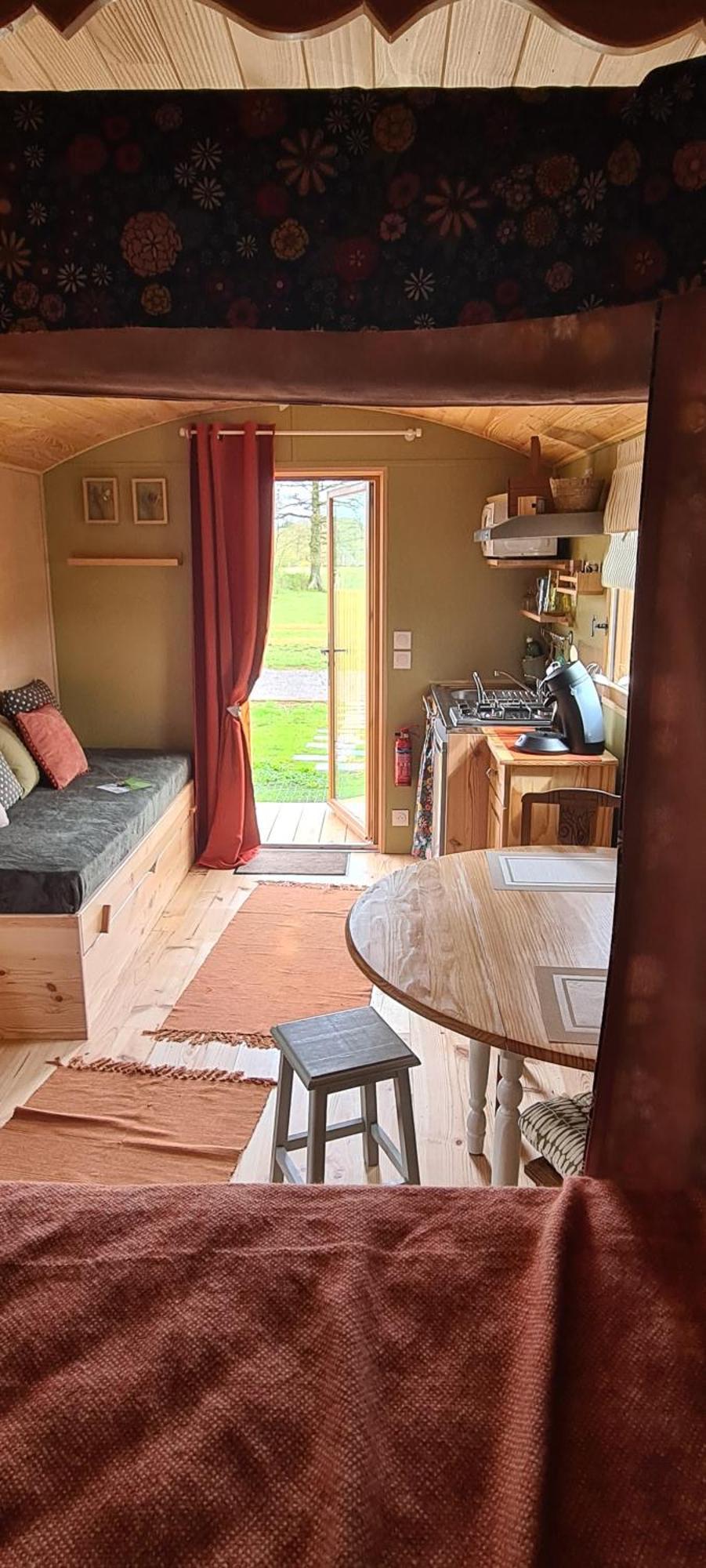 Willa Roulotte A La Ferme Buissonniere La Lande-de-Louge Zewnętrze zdjęcie