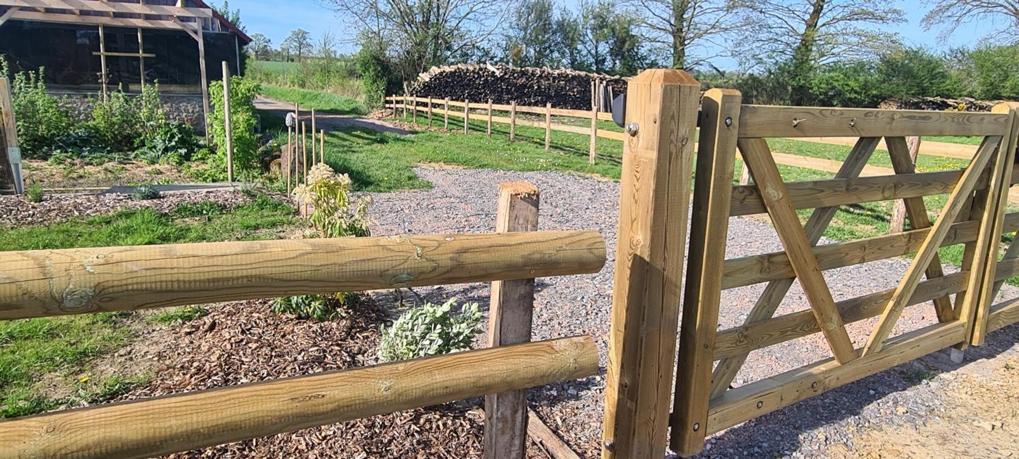 Willa Roulotte A La Ferme Buissonniere La Lande-de-Louge Zewnętrze zdjęcie